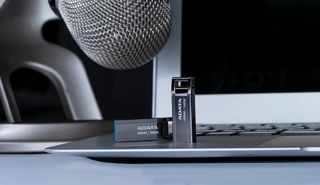 ADATA UR340 USB Flash Drive 128GB - Zwart