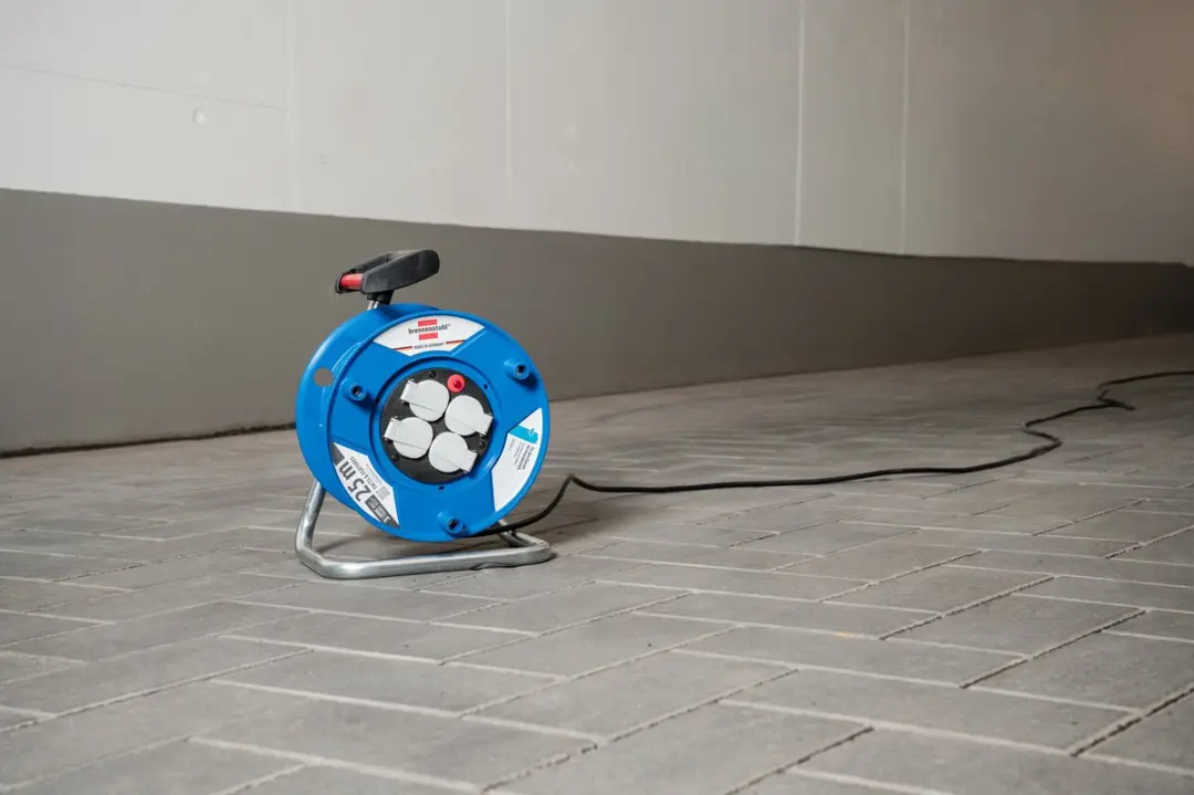 Brennenstuhl Garant Kabelhaspel 25m - 4 Stopcontacten - Blauw/Zwart