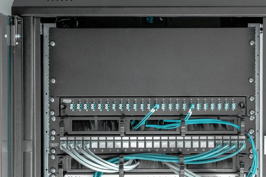 Digitus DN-19 BPN-04-SW Patchkastafdekking 19" 4HE - Zwart