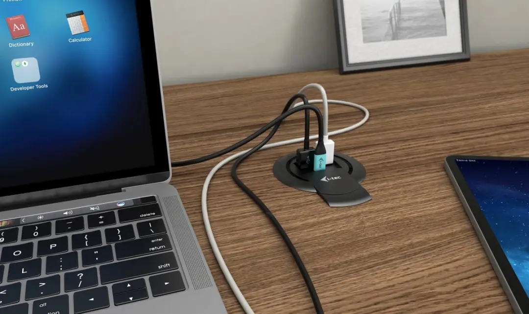 I-tec Built-in Desktop Fast Charger 96W - USB-C PD 3.0 + 3x USB 3.0 QC3.0 - Zwart