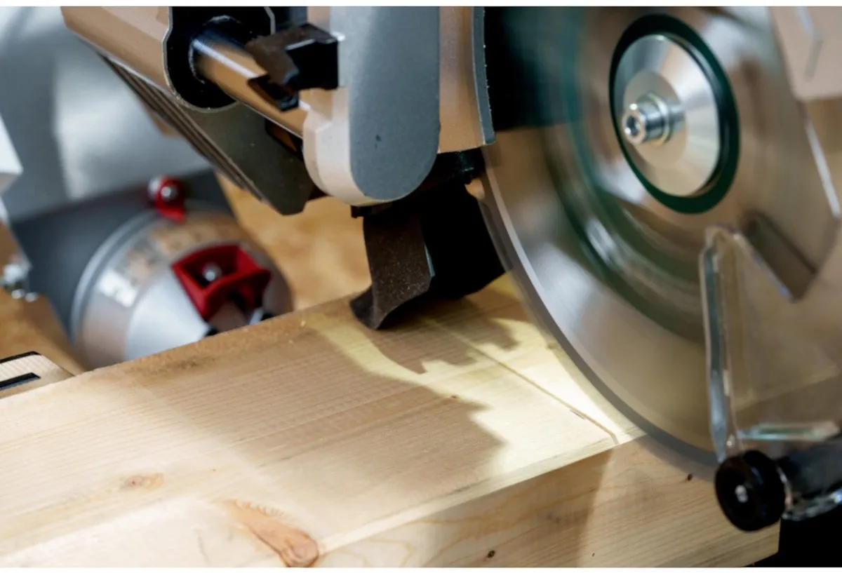 Metabo KGSV 216 MC afkortzaag 1500 watt 216 mm ( 615216000 )