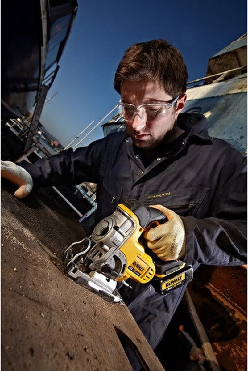 DeWalt DCS331N Decoupeerzaag 18V XR - Losse Body