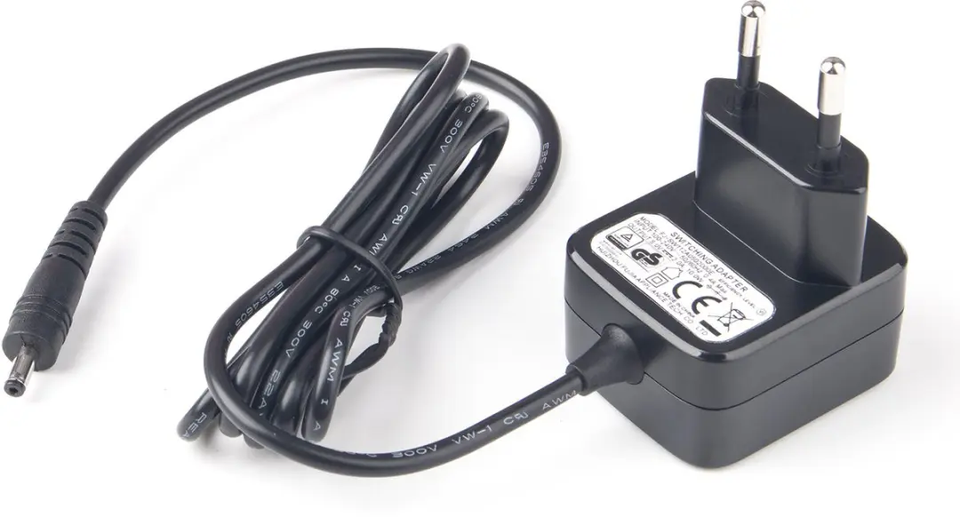 ACT AC1505 Universele Stroomadapter 5V 2A - Zwart