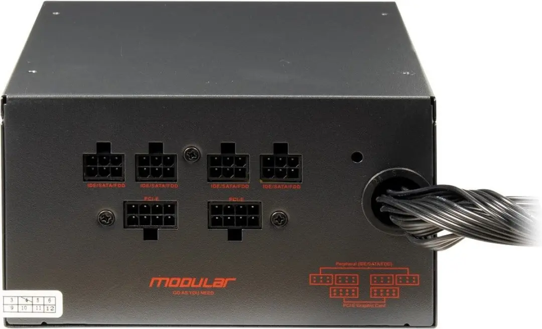 Inter-Tech HiPower SP-750CM Voeding 750W - Deels Modulair - Zwart