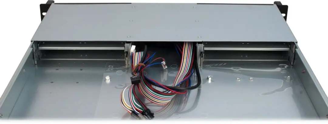 Inter-Tech 1U-10240 Rack - 8x 2.5" 2x 3.5" 2x 5.25" - Zwart