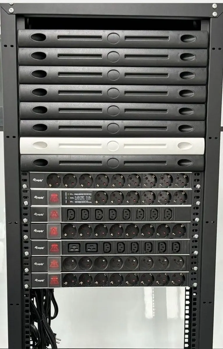 Equip 333319 Energiedistributie 6 AC-uitgangen - 1U - Zwart