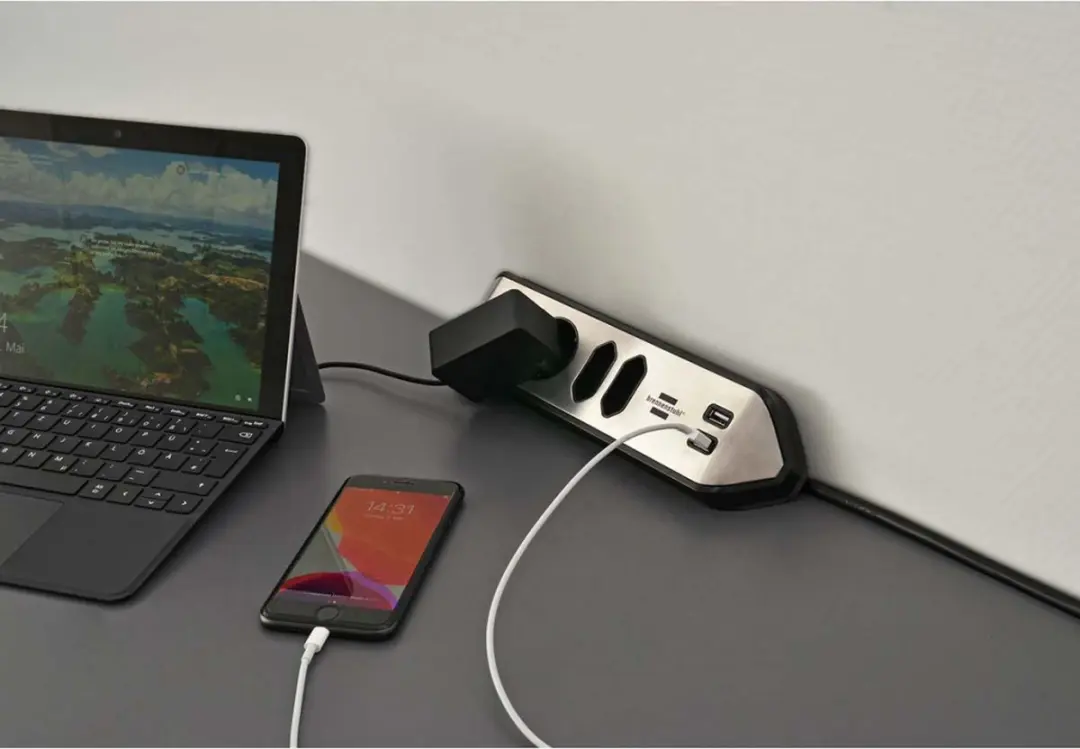 Brennenstuhl Estilo Hoekstopcontact 4-Weg - 2x USB - Zilver/Zwart