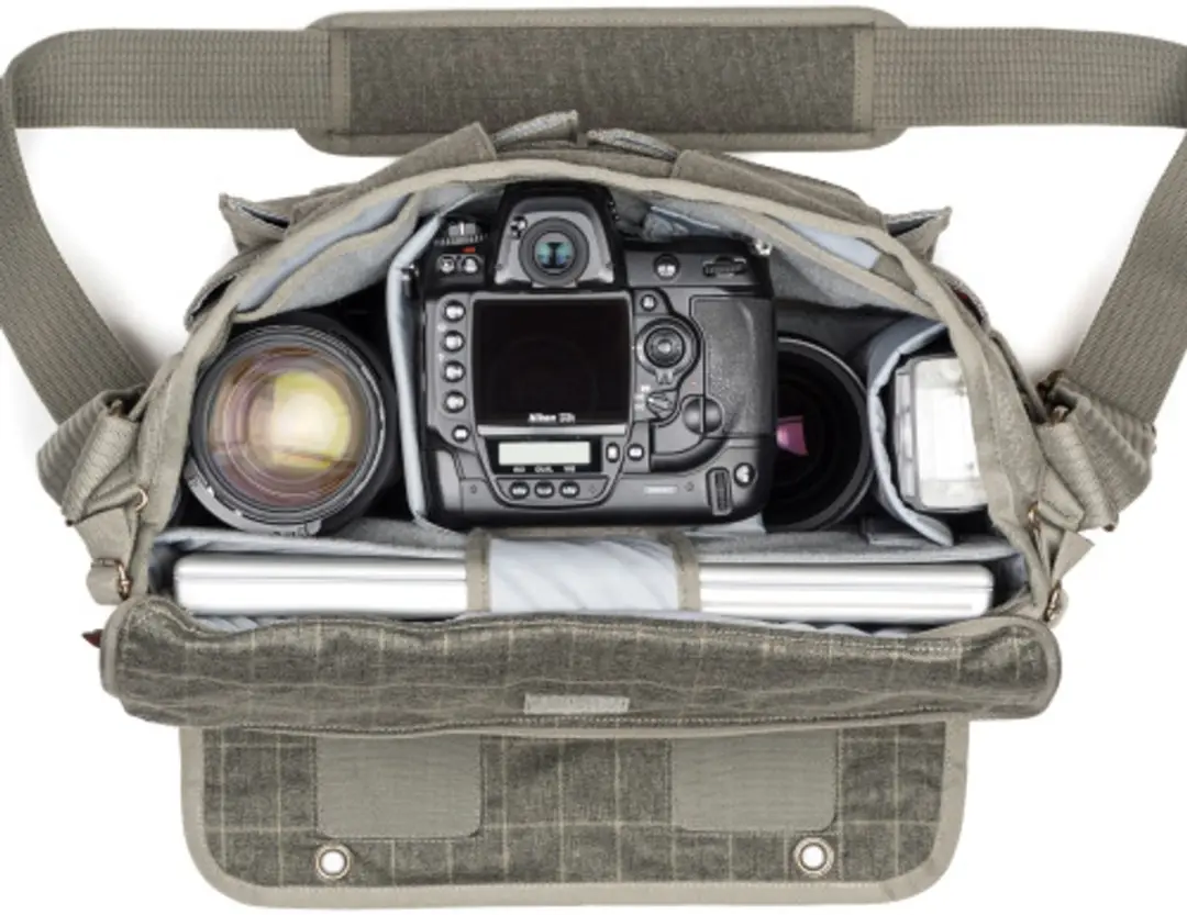 Think Tank Retrospective 30 V2.0 Schoudertas - 2 DSLR + 15" Laptop - Zwart
