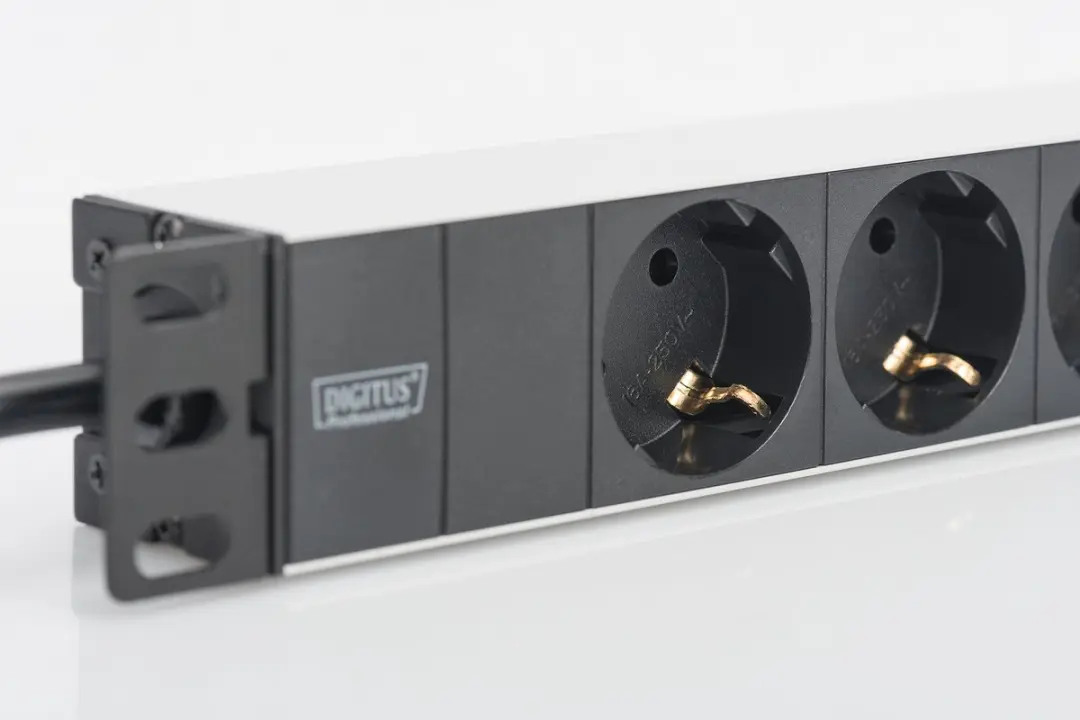 Digitus DN-95411 Patchkast Stekkerdoos 10 inch - 3x 4000W Zwart