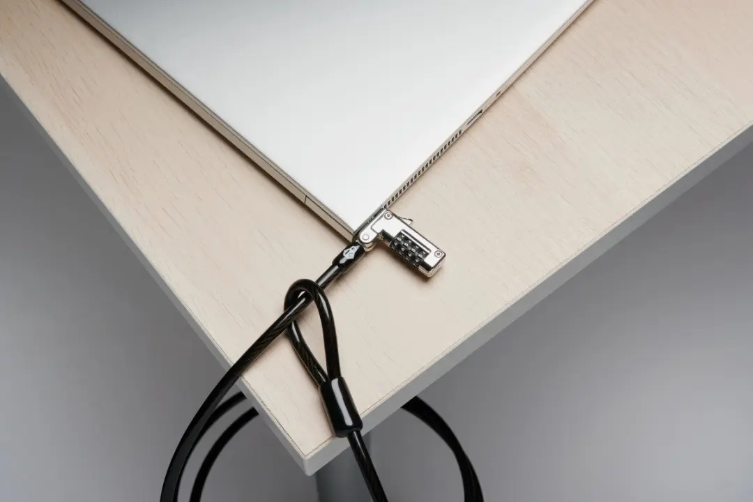 Kensington Slim NanoSaver Laptopslot - Zwart
