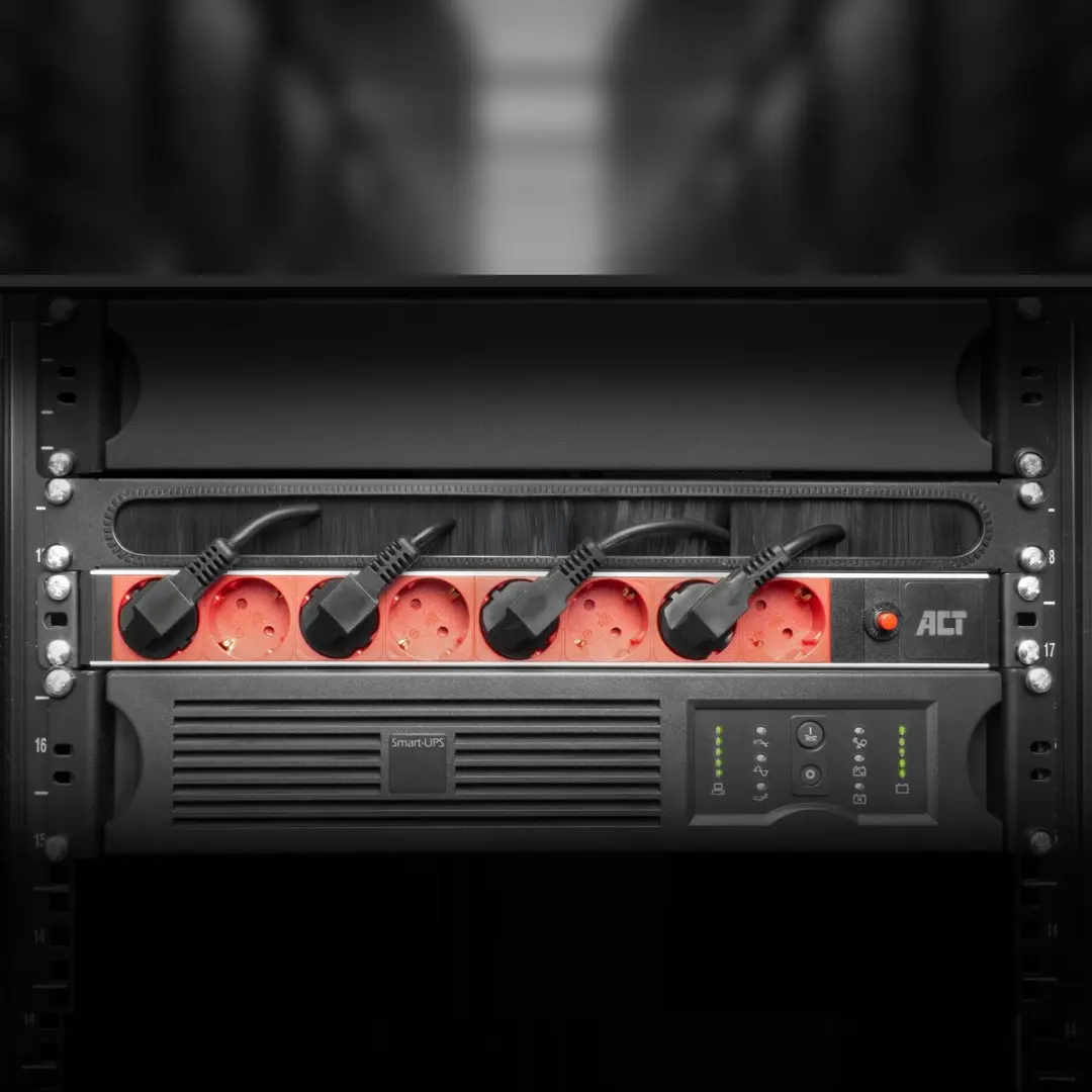 ACT PD3004 19" PDU 8-voudig - 4000W - Zwart/Rood