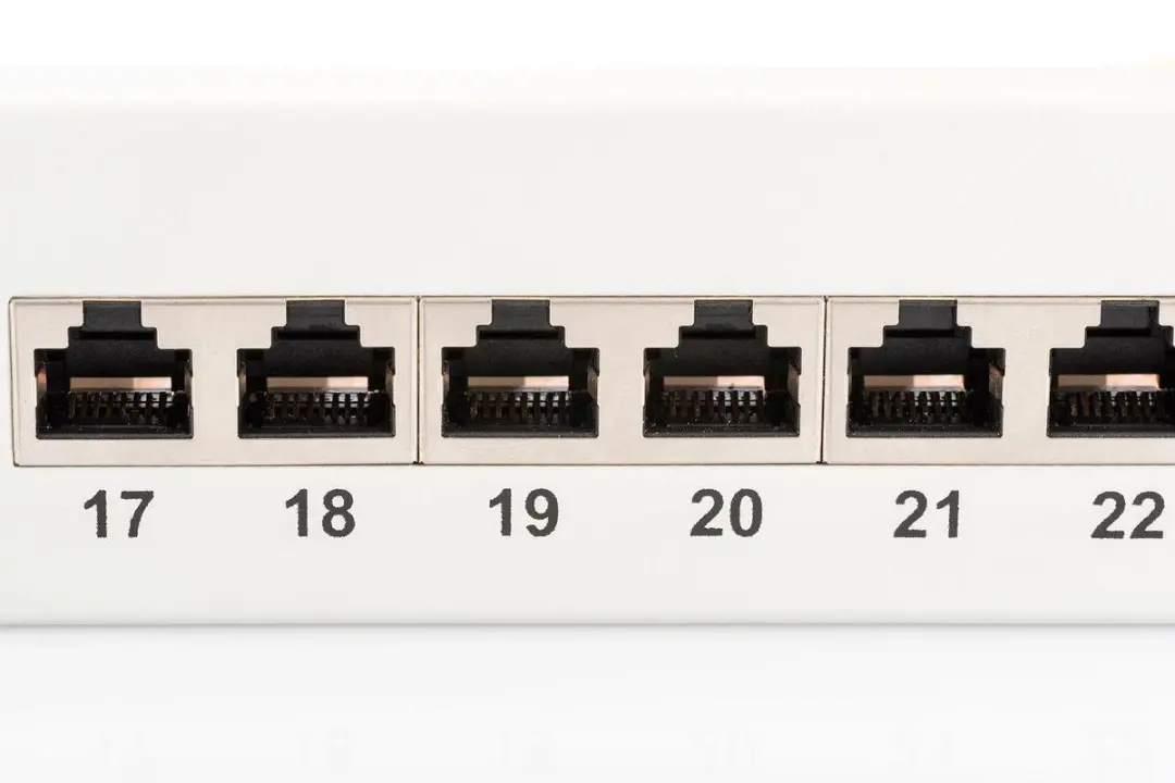 Onbekend DN-91624U Cat 6 Patchpaneel - 24 Poorten - Zwart