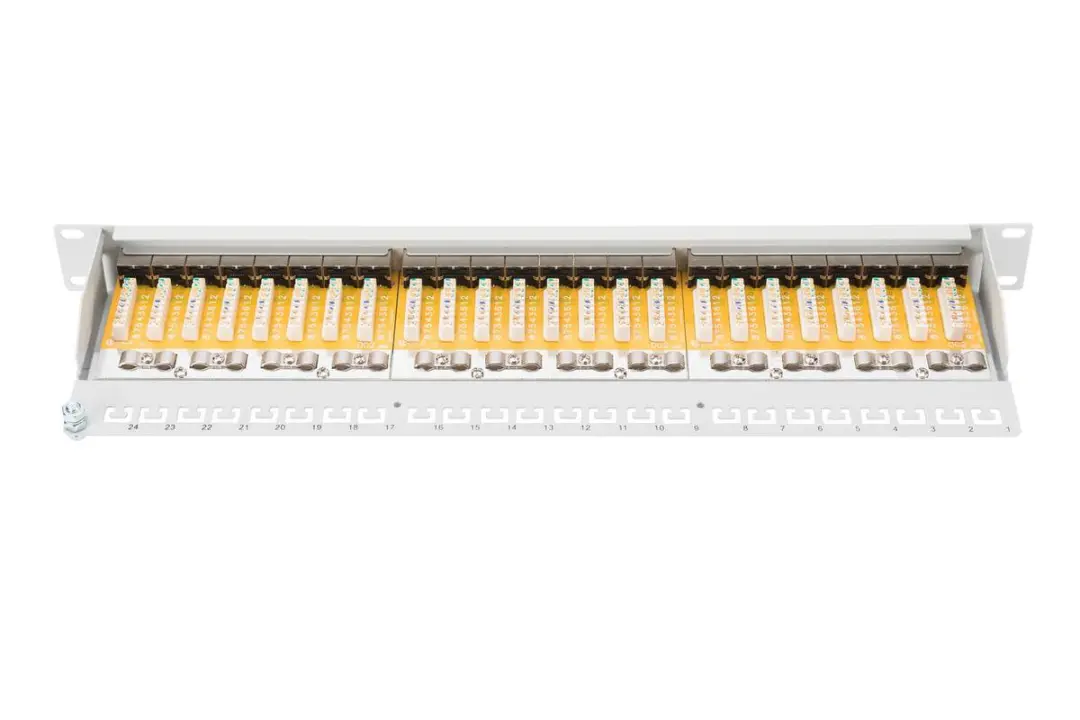 Onbekend DN-91624U Cat 6 Patchpaneel - 24 Poorten - Zwart