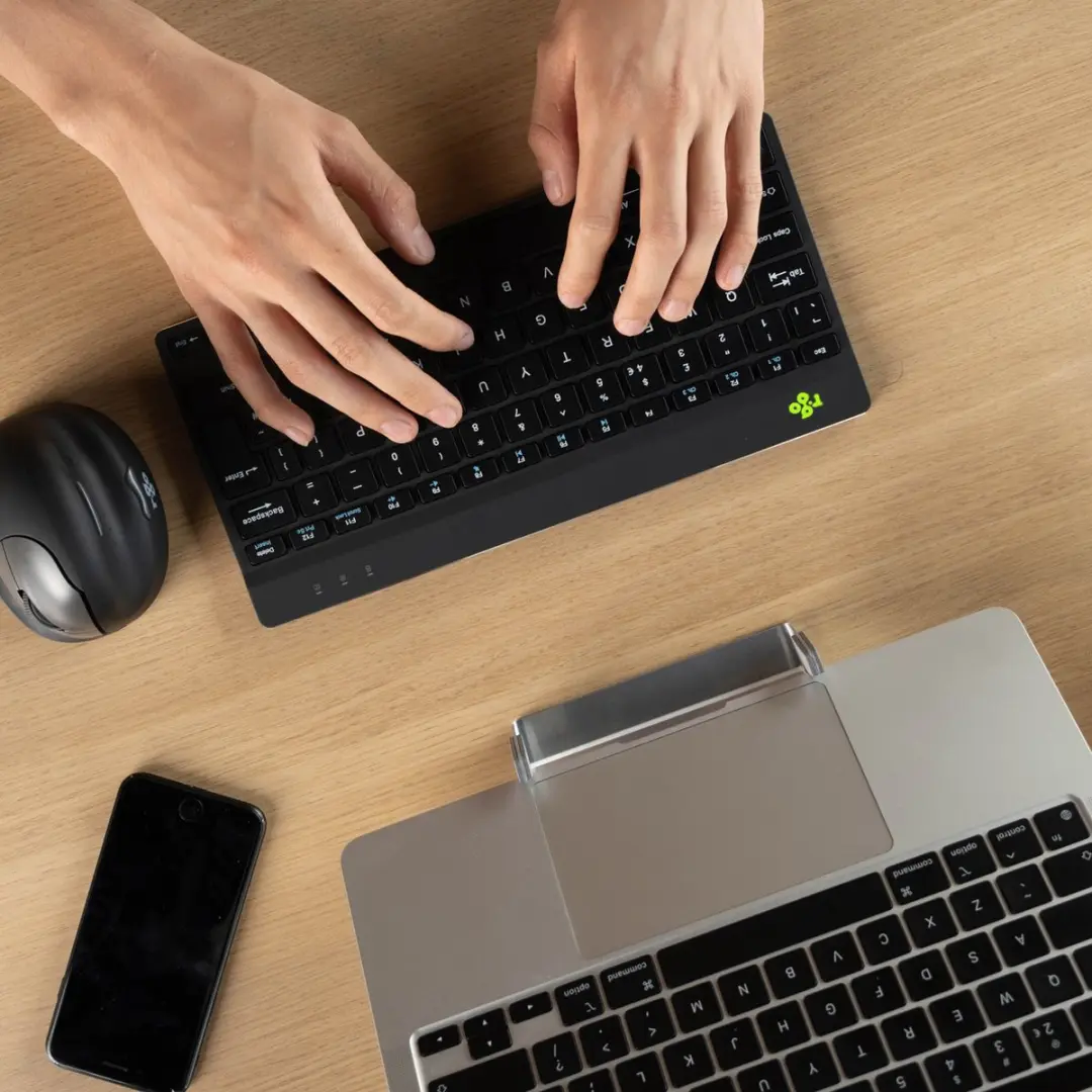 R-Go Compact Break Toetsenbord RGOCOBEWLBL - Bluetooth - AZERTY(BE) - Zwart - afbeelding 6 van 6