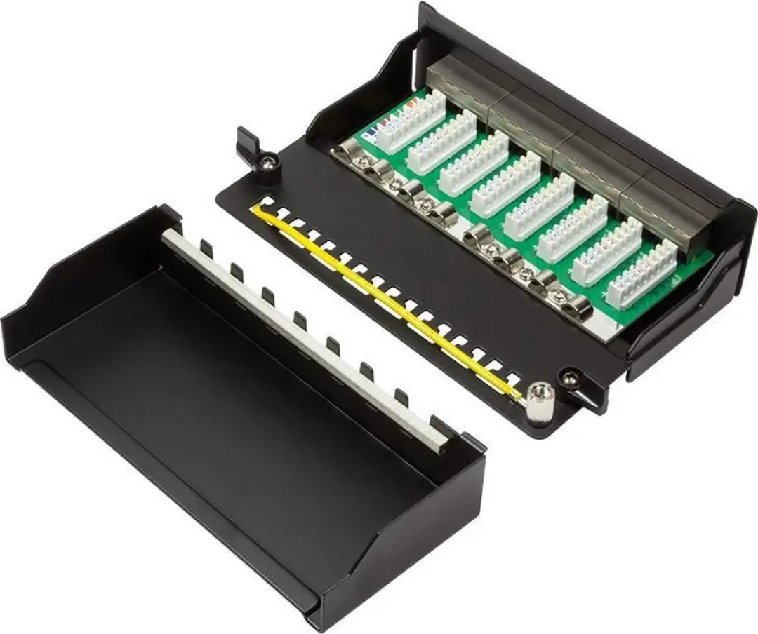LogiLink NP0018B Patch Panel 8 Poorten - Zwart