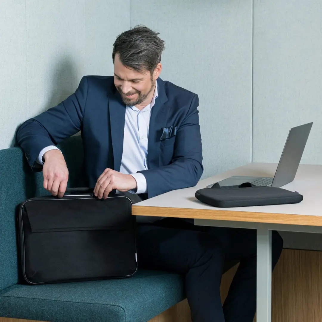 Dicota BASE XX D31794 Laptoptas - 14 inch - Zwart