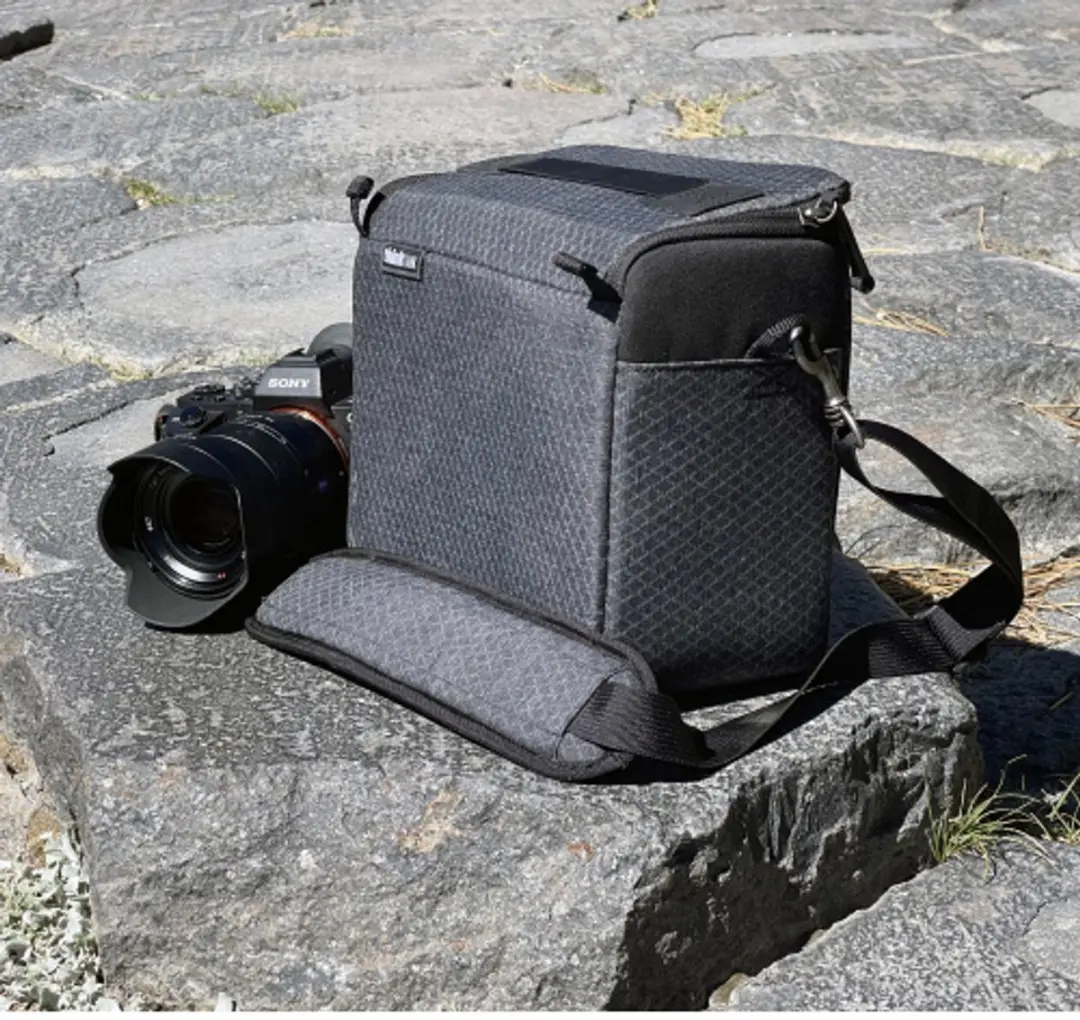 Think Tank Stash Master L Schoudertas - Zwart