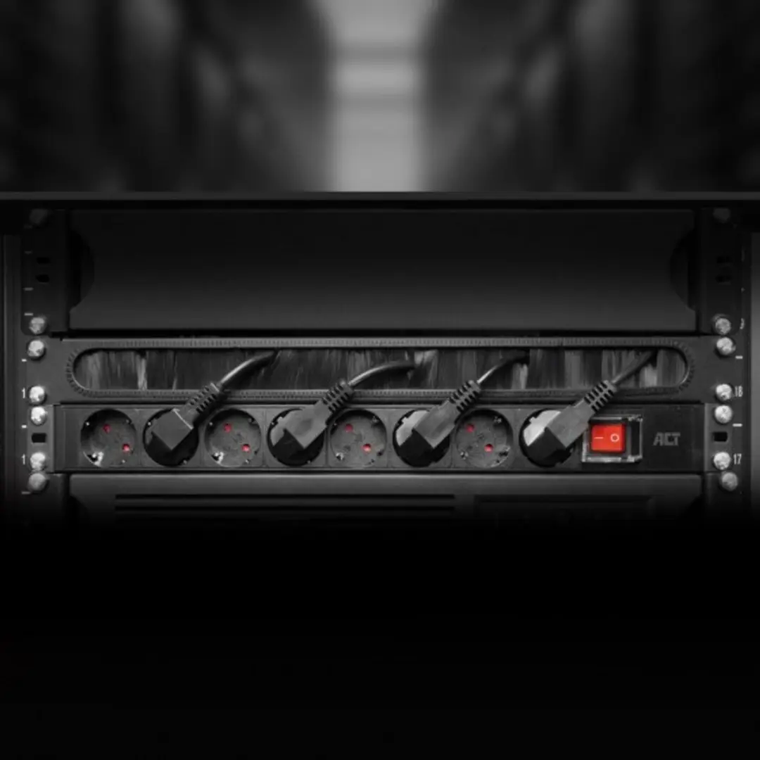 ACT Stekkerdoos PDU 9-voudig 3m 4000W - Zwart