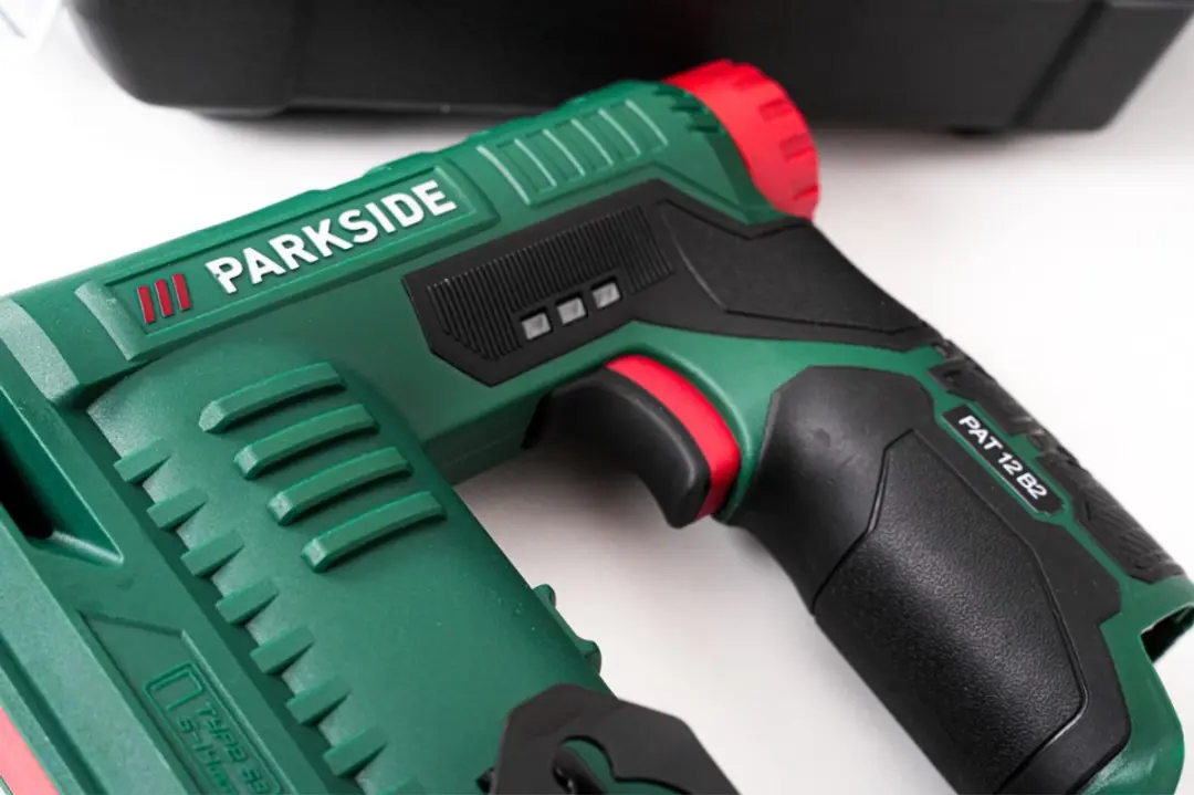PARKSIDE Accu-nietpistool 12V 204999 - 400 nieten/100 spijkers