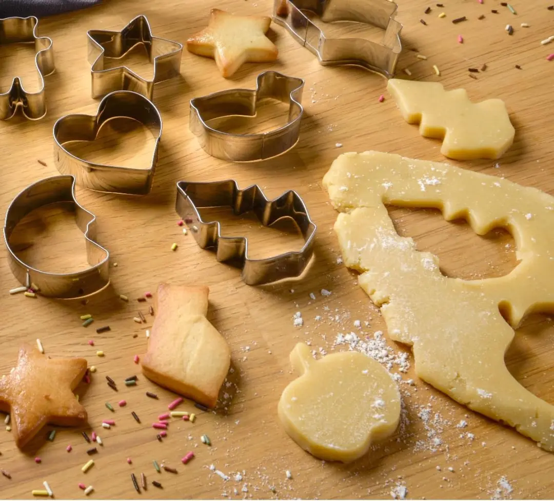Patisse 13720 Kerstkoekjesvormpjesset - 25 Stuks - Rode metalen doos - afbeelding 4 van 4