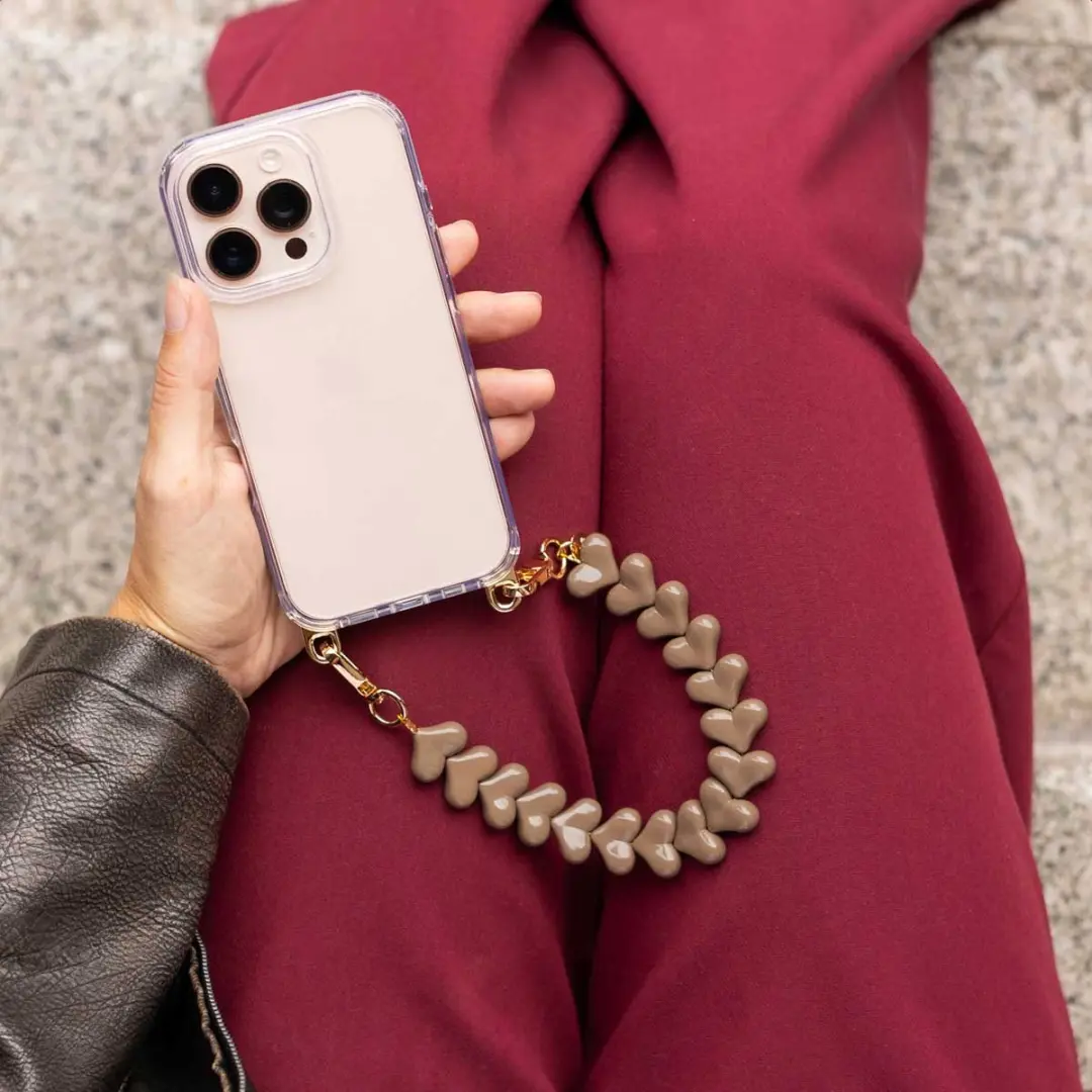 Selencia Hoesje iPhone 17 Mocha Brown - Hartjes Polskoord
