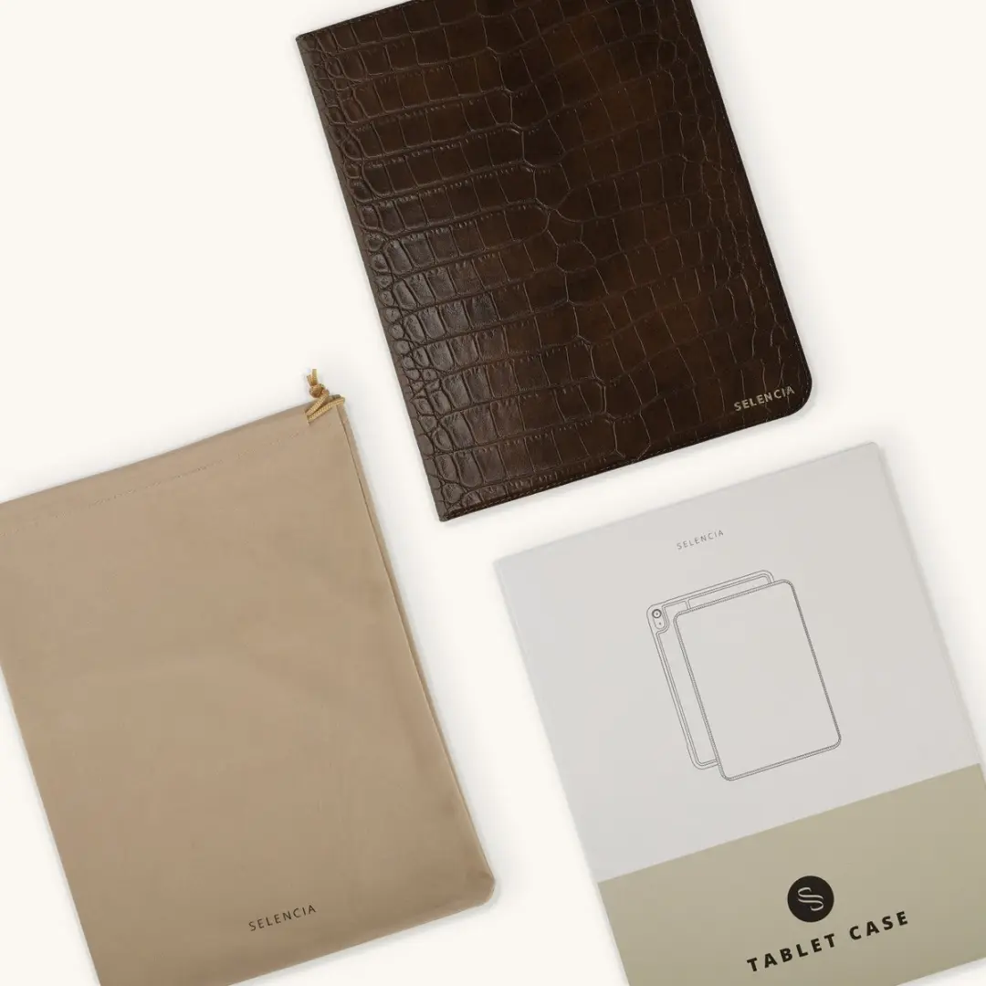 Selencia SH00098506 Tablethoes - Apple iPad 10/11 10.9" - Donkerbruin