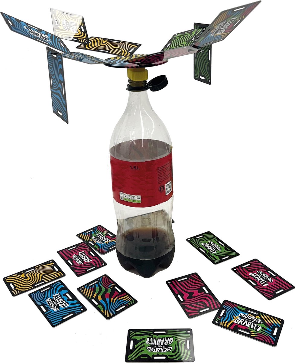999 Games - Cards vs Gravity - Partyspel - Gebruik een willekeurige fles als speelbord - Ook geschikt voor grotere groepen - Gezelschapsspel - Actiespel - Klein cadeautje