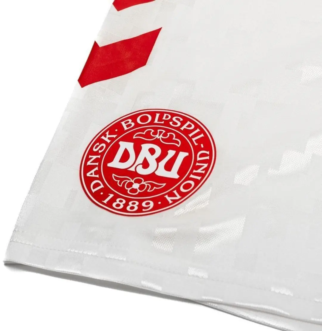Hummel Denemarken 2024/25 Kinderjas 225010 - 8 jaar - Wit/Tango Rood