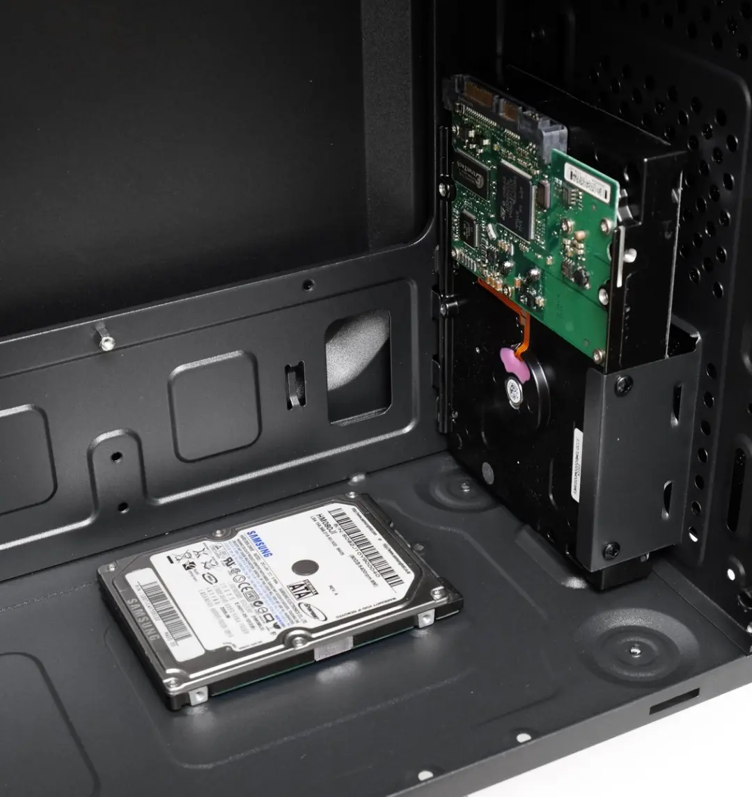 LC Power Micro-ATX Behuizing - 2x 2.5" + 1x 3.5" - USB-C/3.0/2.0 - Zwart