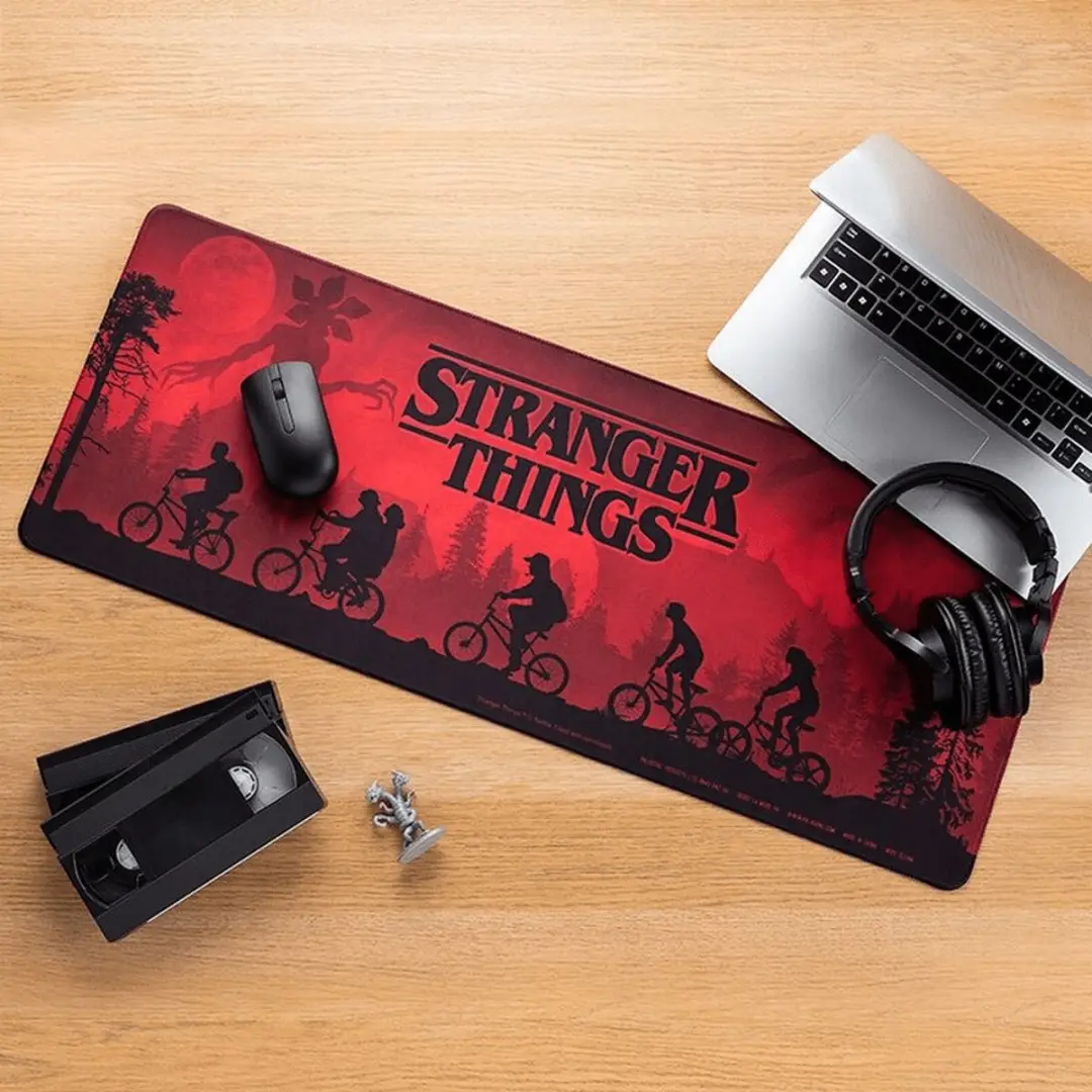 Paladone Stranger Things Muismat 80x30cm - Rood/Zwart
