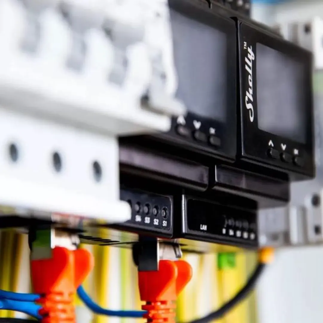 Shelly Pro 4PM DIN-rail Schakelaar - 4x Stroommeting - Zwart