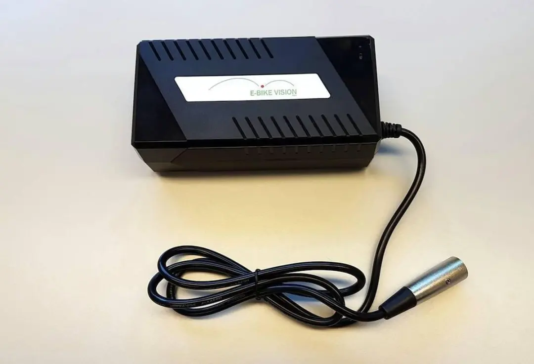 E-Bike Vision 36V 4A Acculader - Zwart