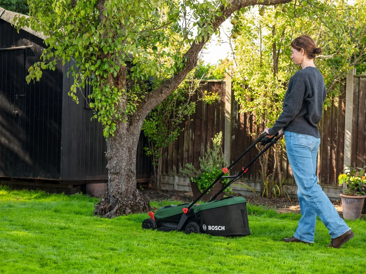 Bosch Rotak 18V-32 Grasmaaier - 35L - 5 standen - Mulchplug