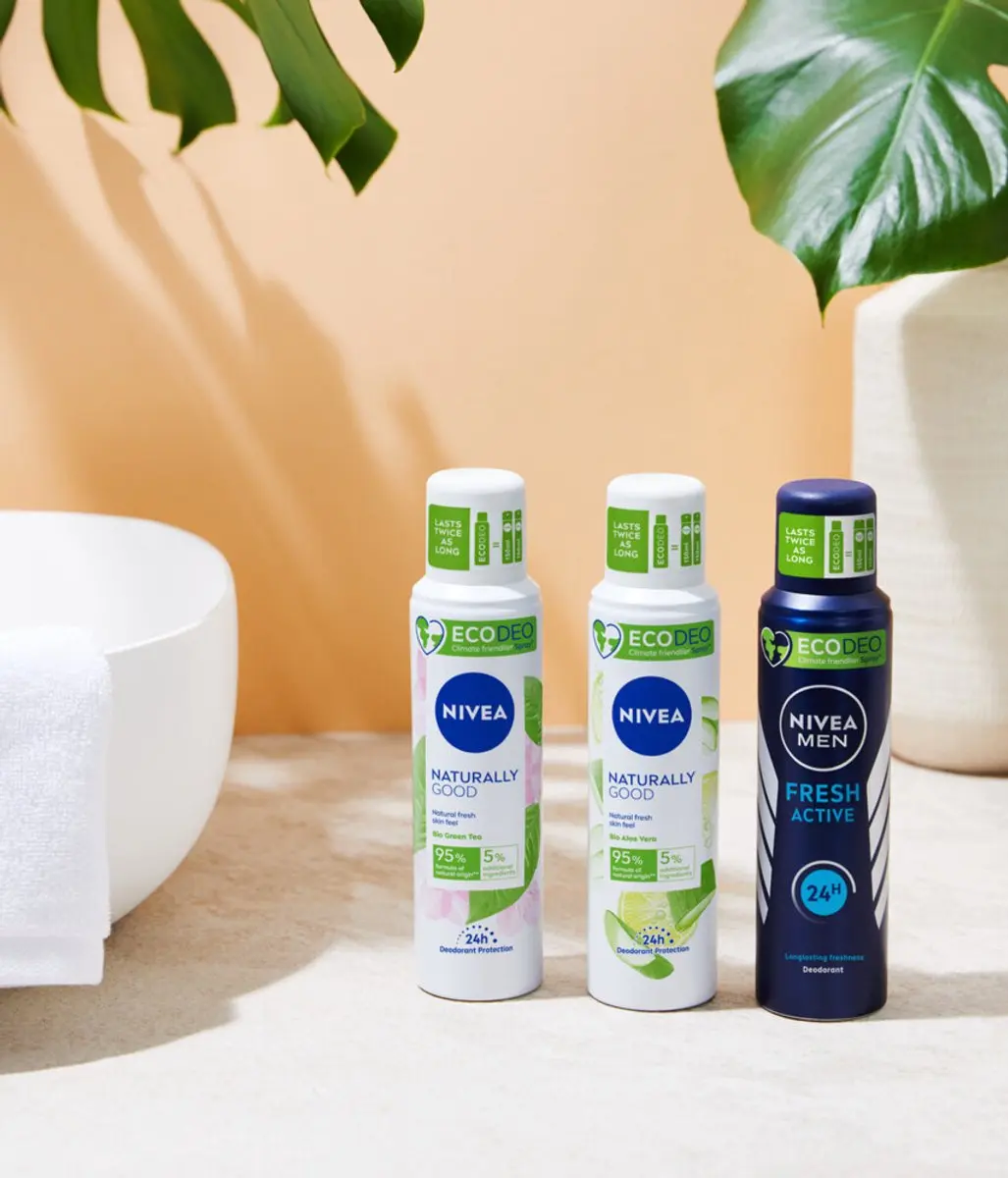 NIVEA Deodorant Spray Naturally Good Green Tea 125ml - 3 Stuks