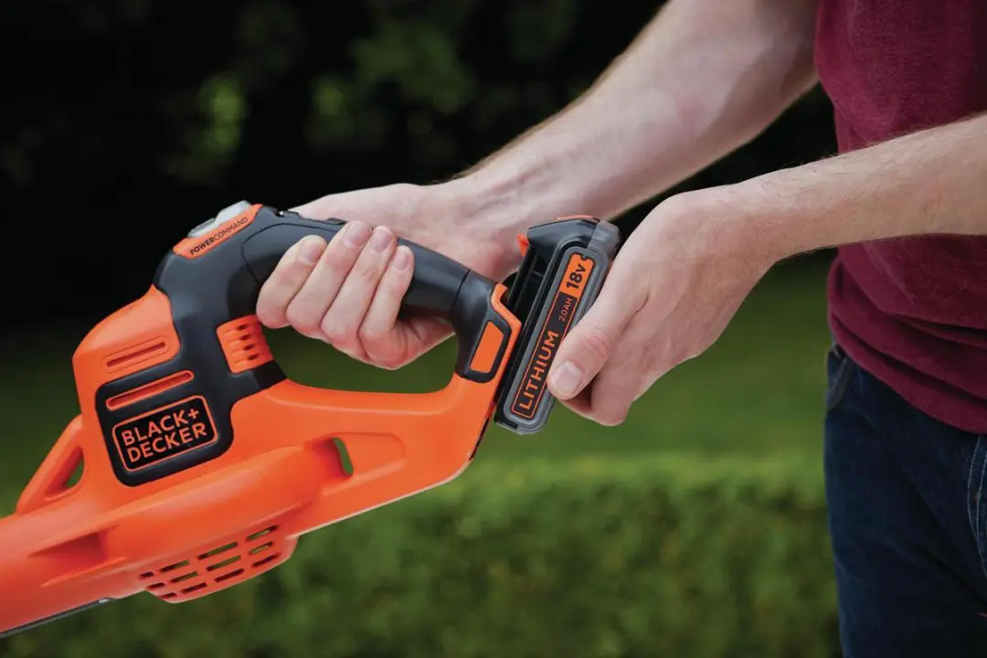 BLACK+DECKER GWC1820PC-QW 18V Bladblazer Accu - 2000mAh 3000W