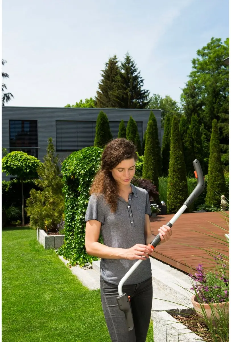 Gardena Telescoopsteel 9859-20 met wielen - Voor accu grasschaar