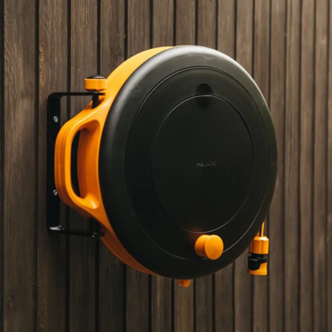 Fiskars Slanghaspel S 15m Wandbevestiging - Zwart Oranje