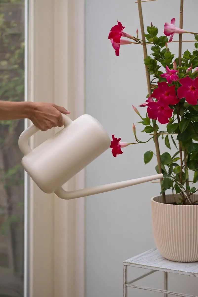 Nature Gieter Kunststof 1.8L - Ivoor