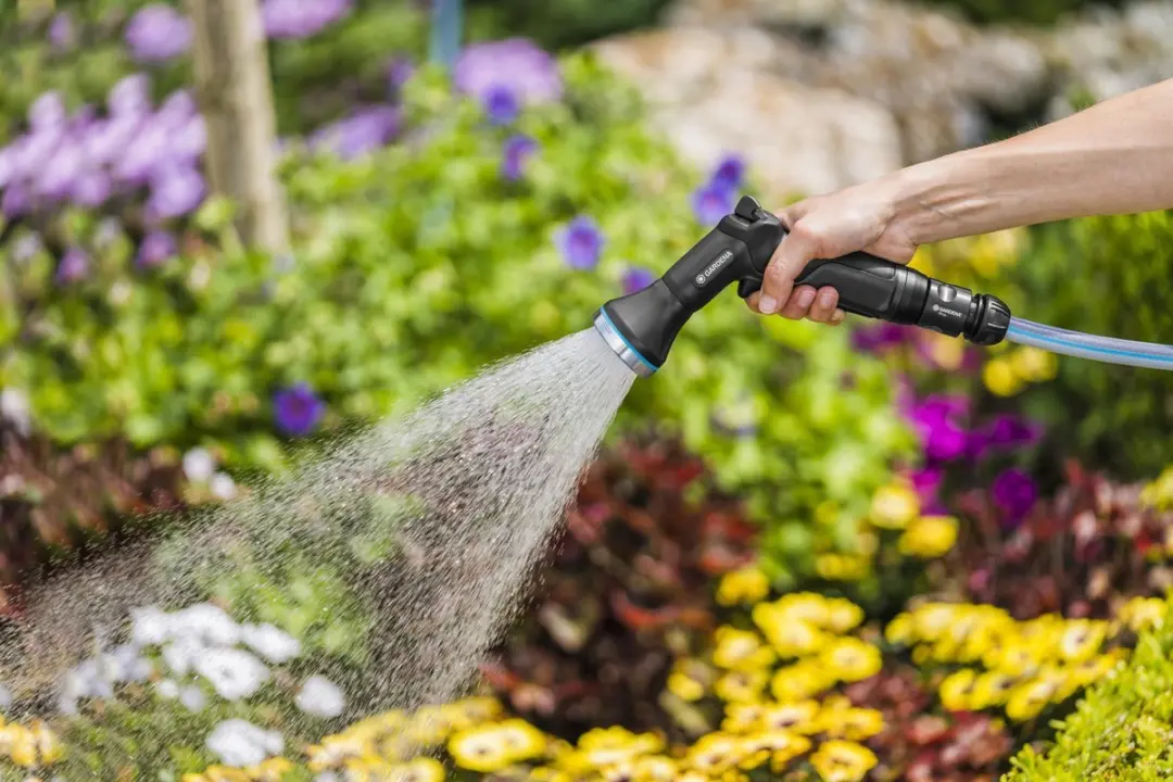 Gardena EcoLine Tuinberegening Set - Zwenksproeier + Broes + Koppeling