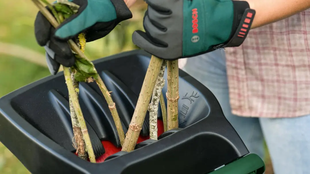 Bosch AXT Rapid 2000 Tuinhakselaar 2000W - 35mm takdikte
