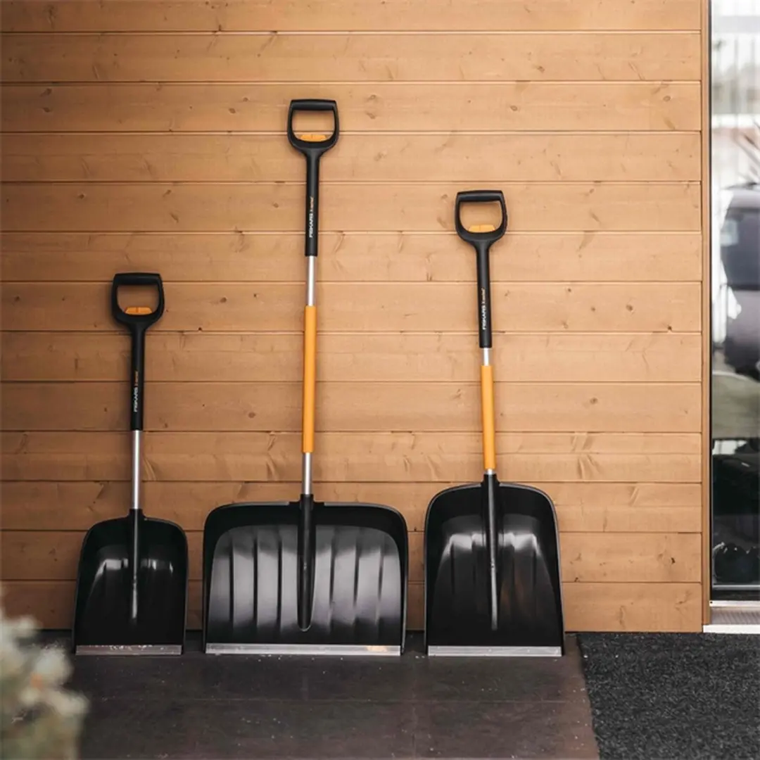 Fiskars X-Serie Telescopische Sneeuwschep 1057188 - Zwart