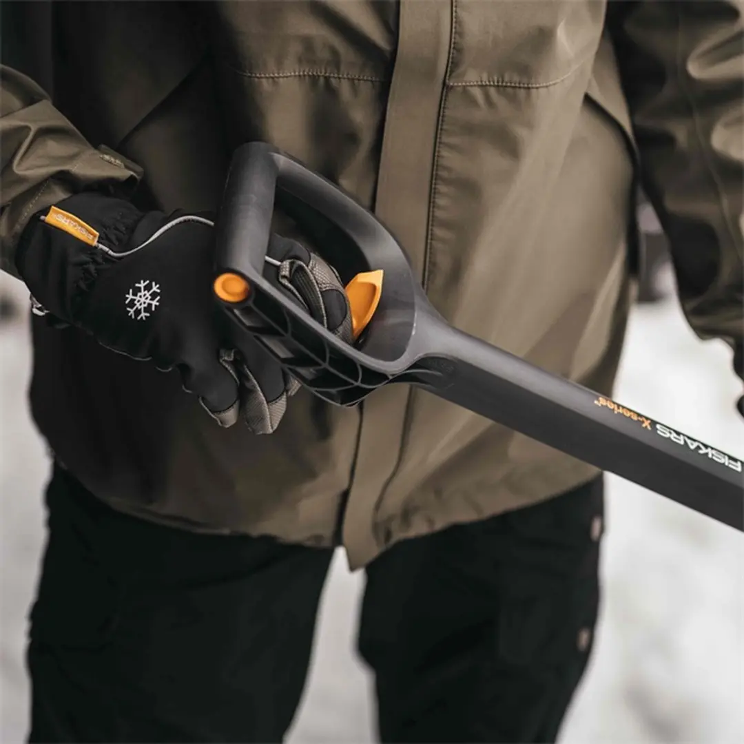 Fiskars X-Serie Telescopische Sneeuwschep 1057188 - Zwart
