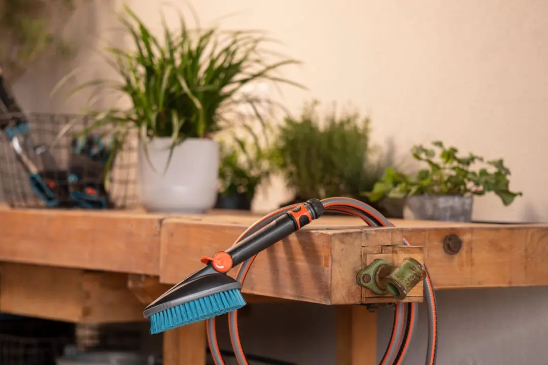 Gardena Cleansystem Handborstel M Hard - Slangaansluiting