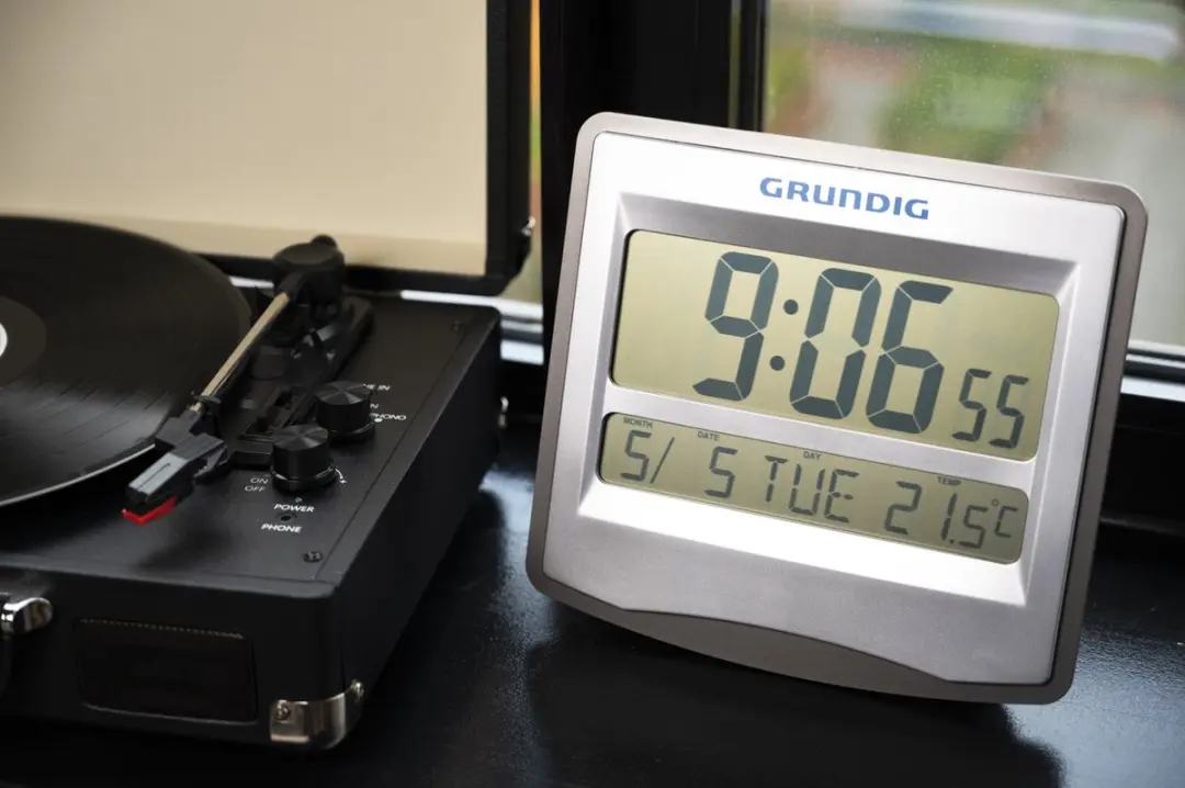 Grundig Weerstation met LCD-Klok - Wit/Grijs