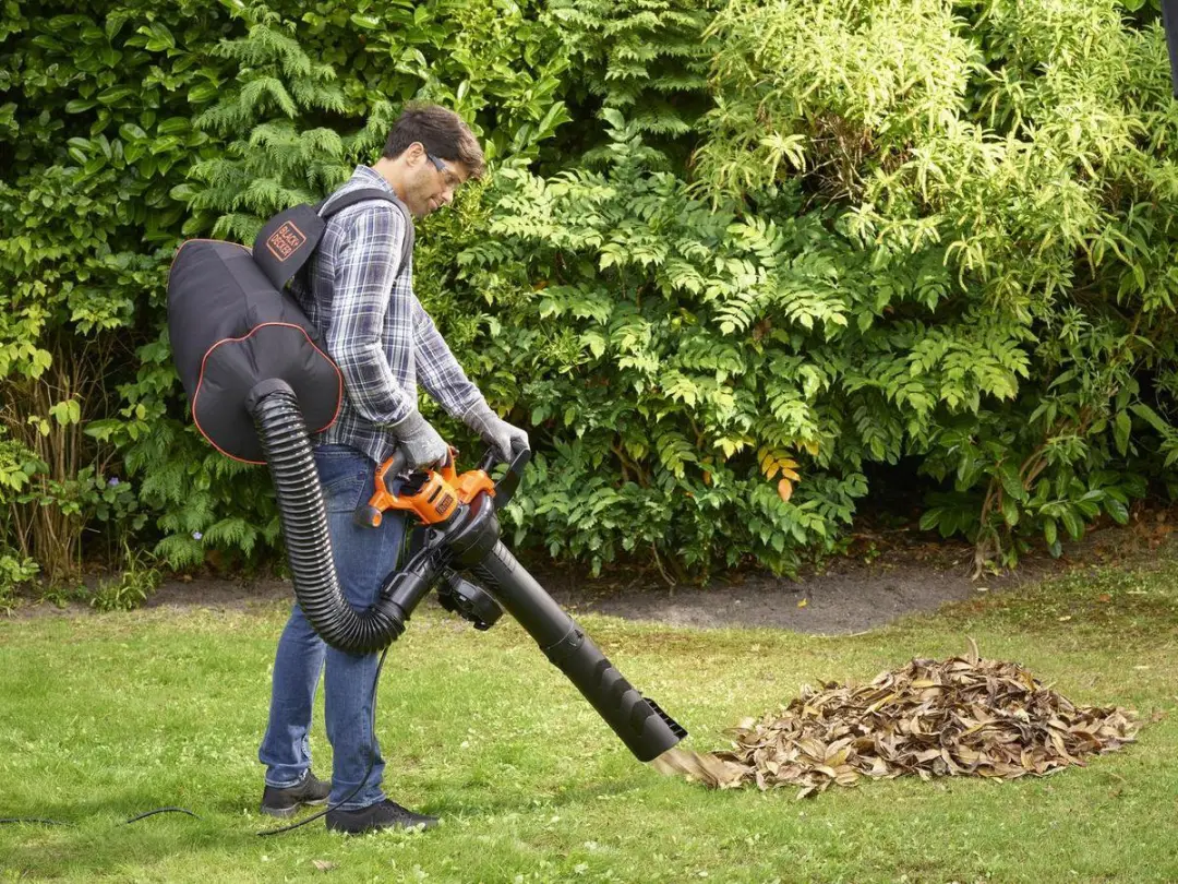 BLACK+DECKER BEBLV300-QS Bladblazer 3000W - Rugzaksysteem - afbeelding 6 van 6