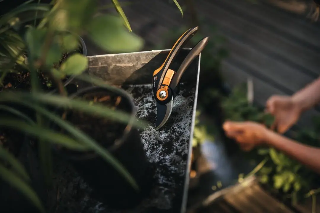 Fiskars Plus Metalen Snoeischaar P541 - Takken tot Ø24mm - afbeelding 6 van 6