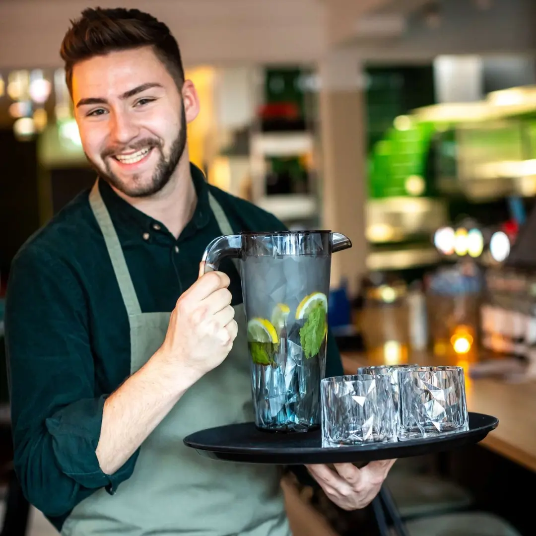 Koziol Club Pitcher Schenkkan 1,5L - Transparant