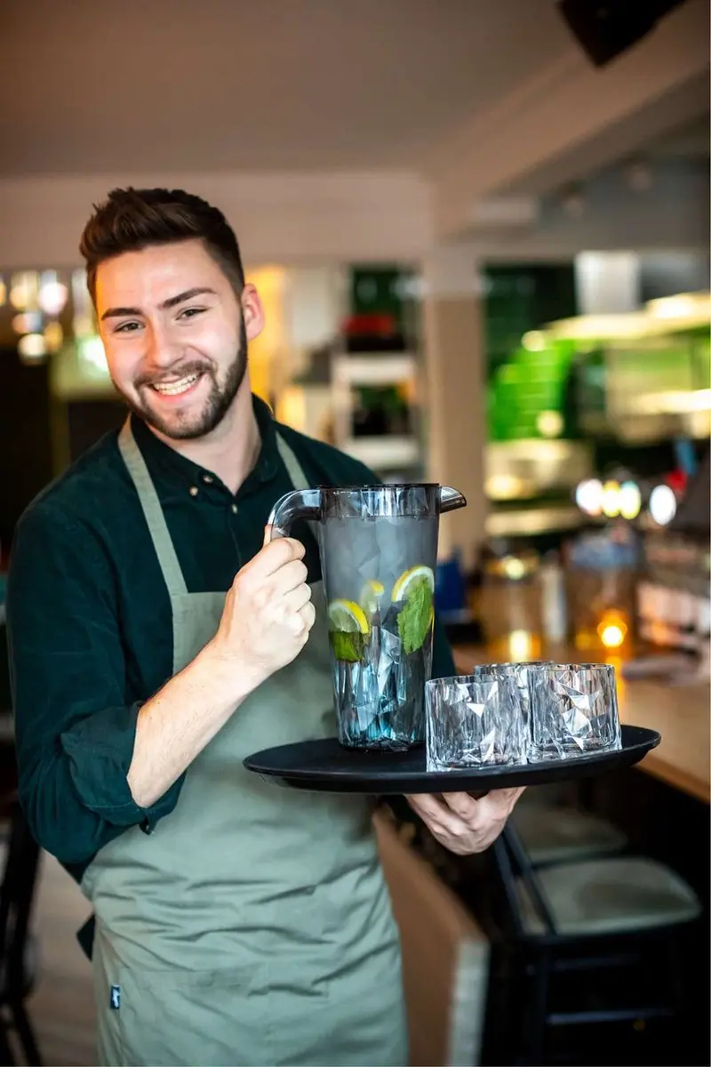 Koziol Club Pitcher Schenkkan 1,5L - Transparant