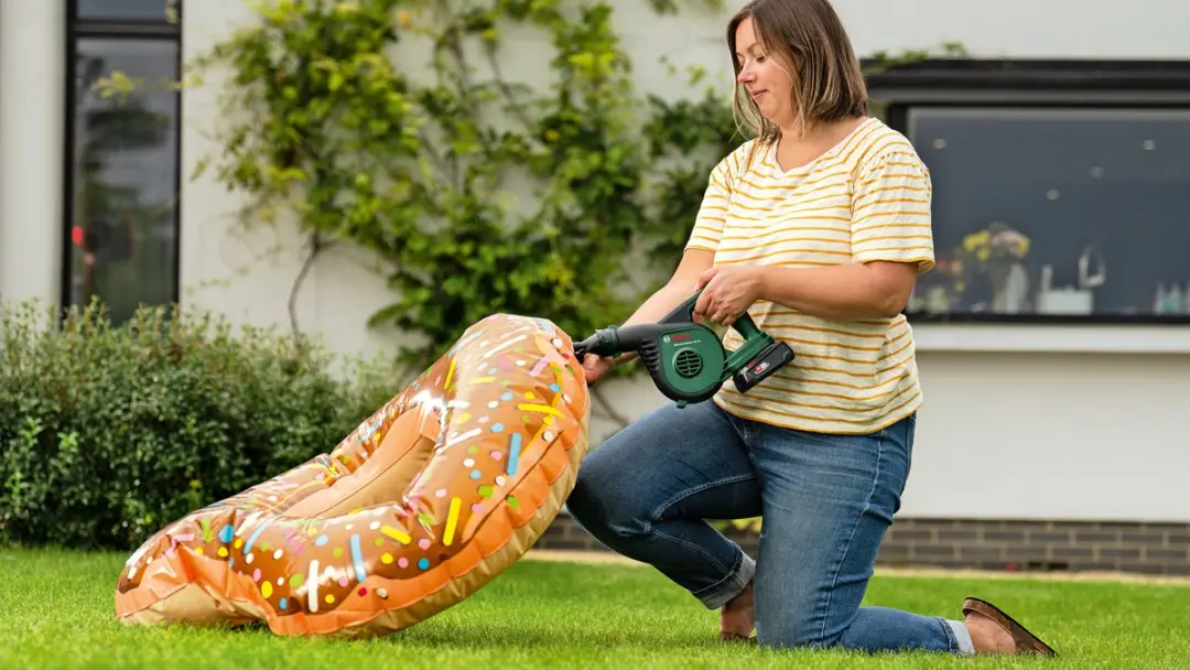 Bosch UniversalLeafBlower 18V-130 Bladblazer - 245 km/h - 1x 2,5 Ah