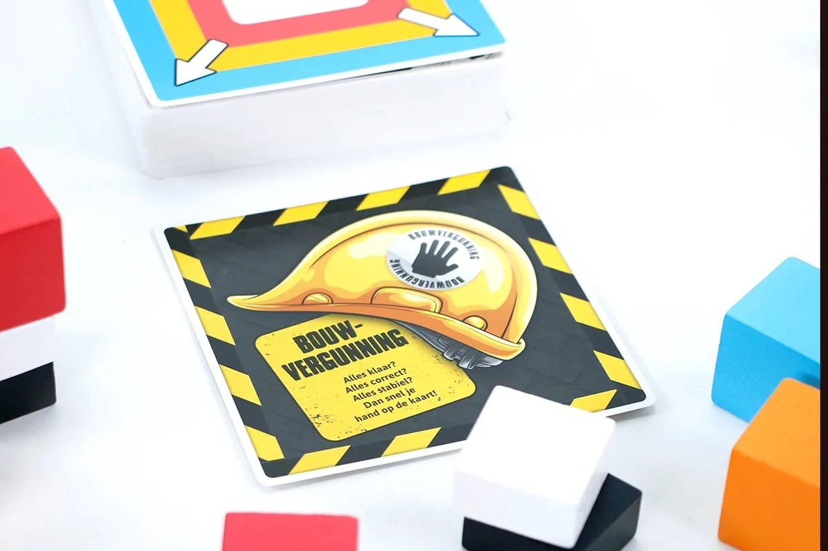 999 Games Bouwval Chaotisch Partyspel - 30 Blokken & 80 Kaarten